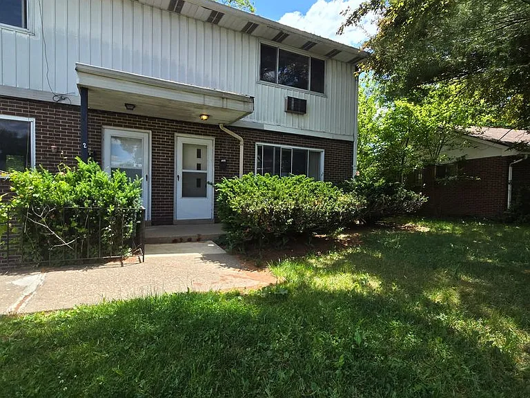 305 Aqua Ct — Photo 4