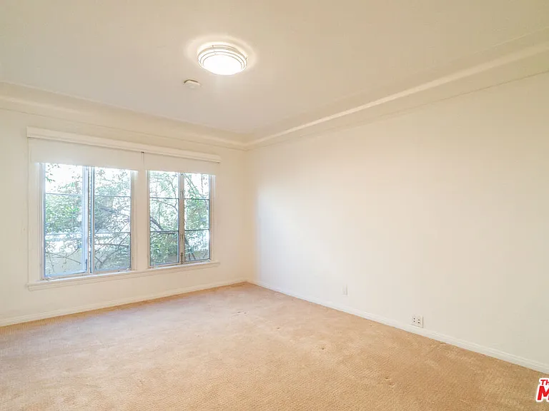 441 S Bedford Dr — Photo 10