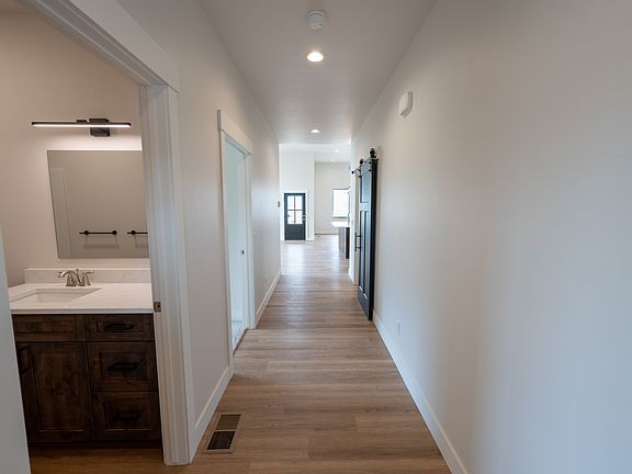 4th image of 824 Rivet Way