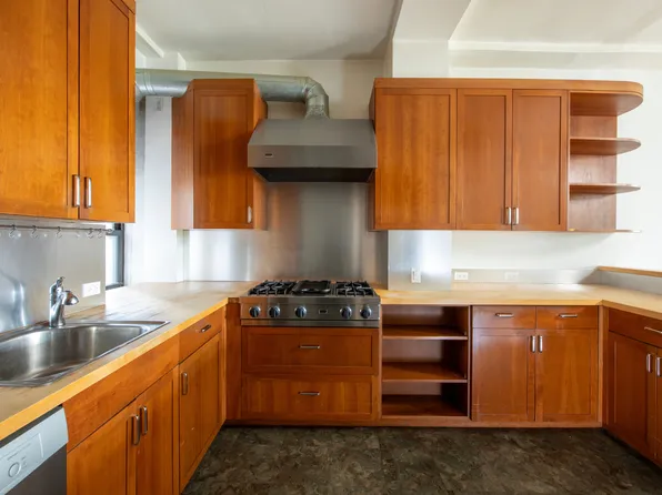 299 Riverside Drive image 3 of 14