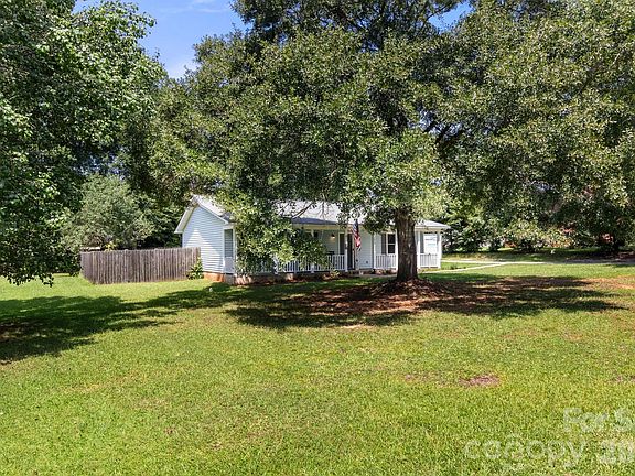 5th image of 1820 Bridgewood Dr
