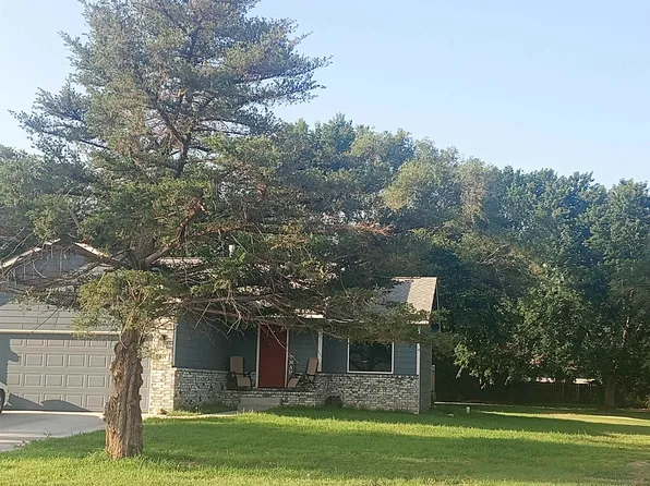 915 W 2nd St, Halstead, KS 67056