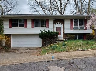 1014 Oakridge Dr, Jackson, MI 49203