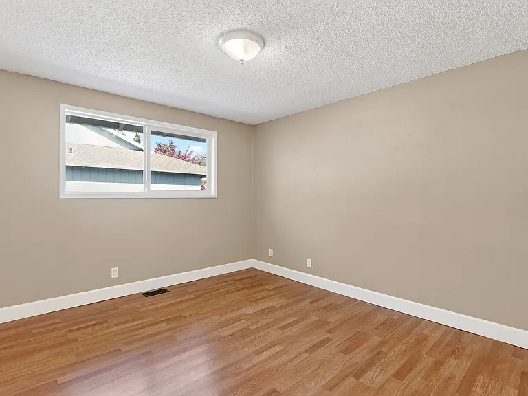640 Stonehill Dr — Photo 24