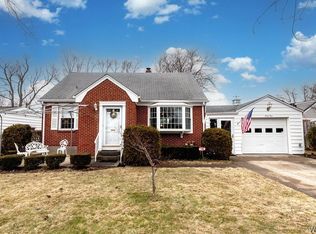44 Pinevale Ct, Cheektowaga, NY 14225