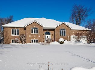 6637 Stanmore St, Ottawa, ON K4P1G7