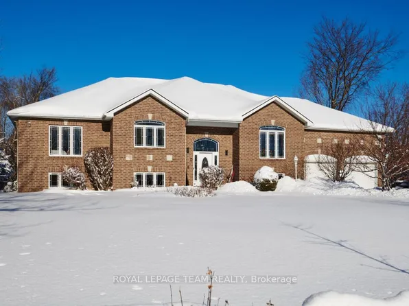 6637 Stanmore St, Ottawa, ON K4P 1G7