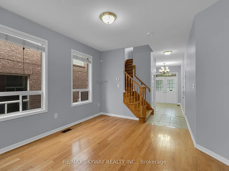 16 Raccoon St — Photo 3
