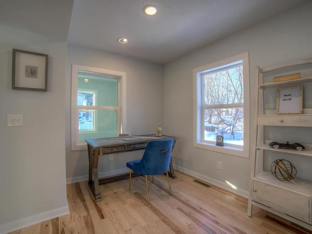 1068 Argyle St — Photo 2