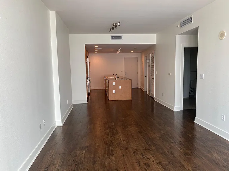 1208 E Kennedy Blvd #617E — Photo 5