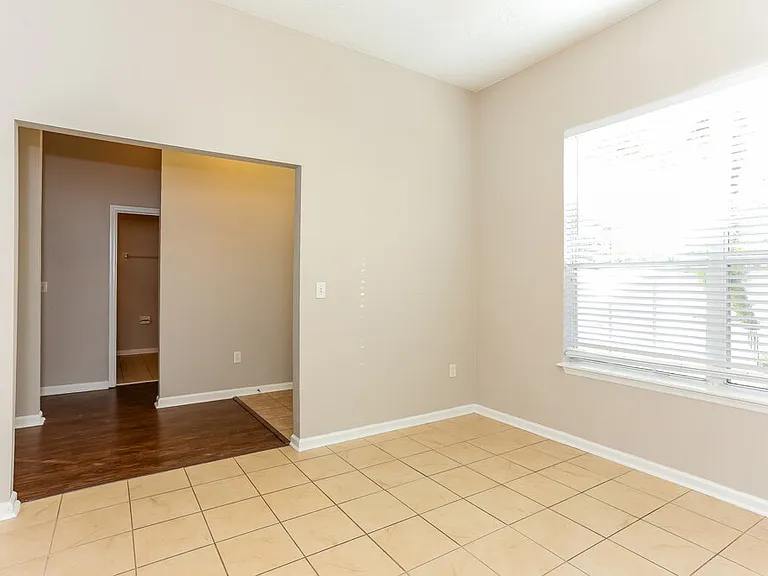 667 Bonaparte Dr — Photo 5