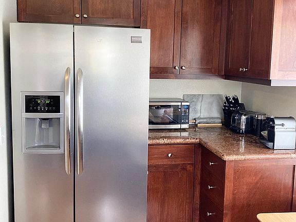 5th image of 257 S Glassell St APT A