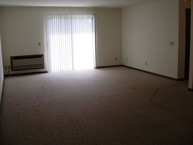 2 bdrm lower living room_06072018