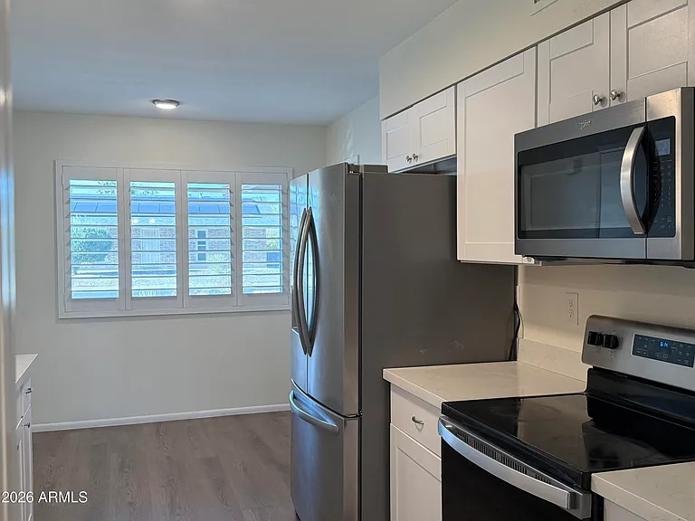 10217 W Mission Ln — Photo 7
