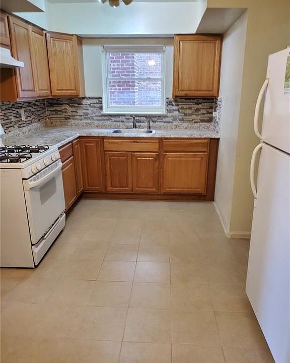 1st image of 3721 Bronxwood Ave