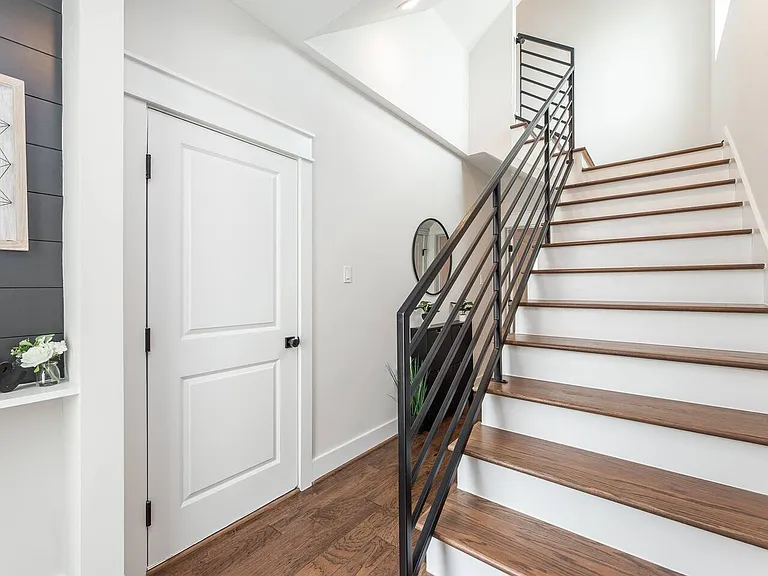 605 Middle St — Photo 8