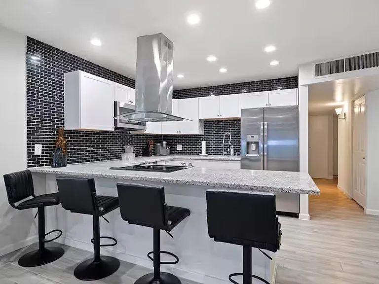 6738 E Culver St — Photo 3