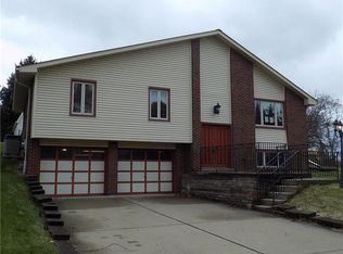 697 Twin Oak Dr, Pittsburgh, PA