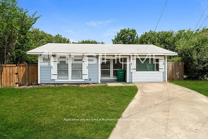 1021 Baldwin St — Photo 1