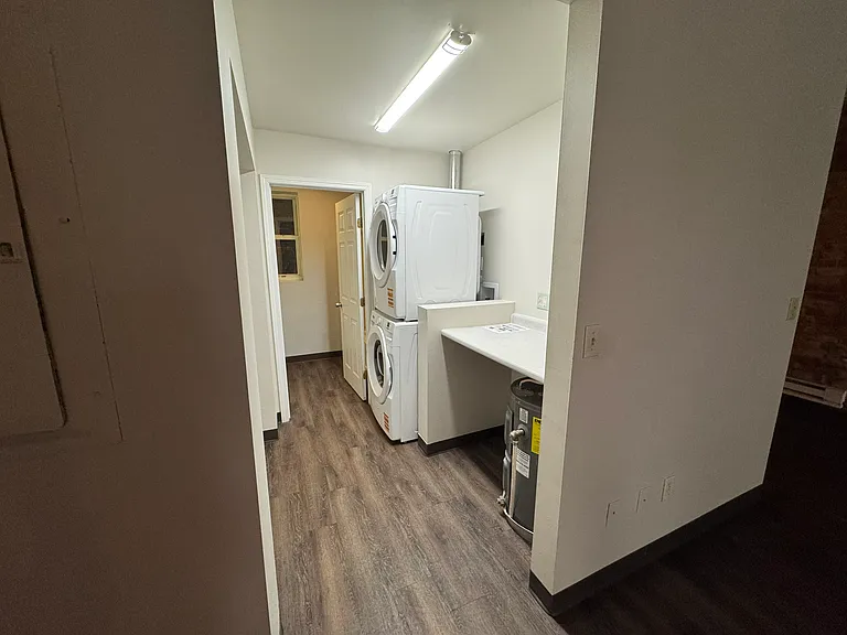 120-122 E 3rd St #2 — Photo 9