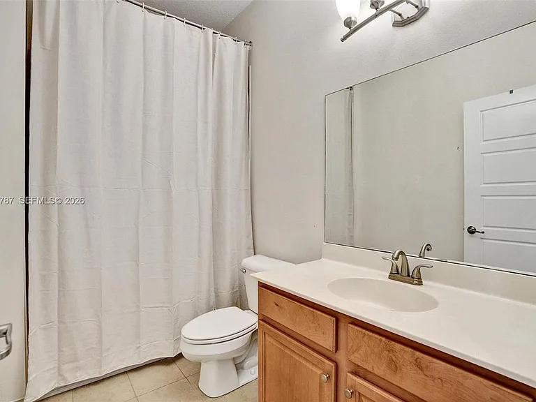 760 NE 193rd Ter — Photo 37
