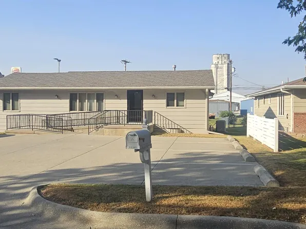 216 W 3rd St, Wahoo, NE 68066