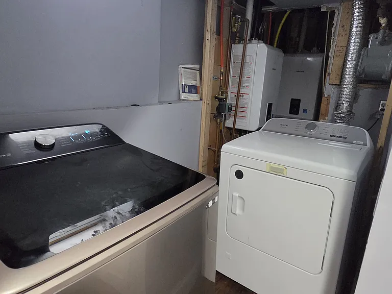 541 Bennington St #1 — Photo 21