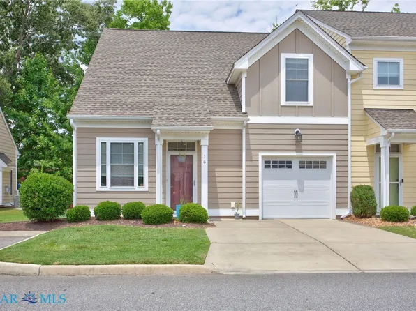 16 Village Park Ln, Poquoson, VA 23662