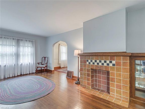 5th image of 1663 25th St