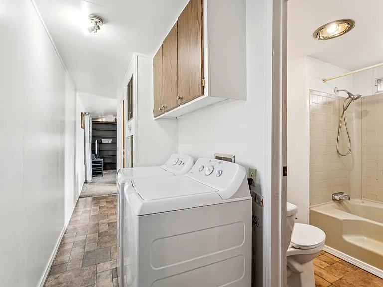 131 Adams St — Photo 10