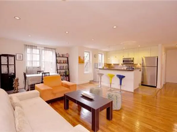 66-33 Yellowstone Boulevard image 1 of 8