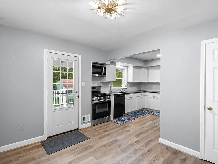 308 Clagett Dr — Photo 9