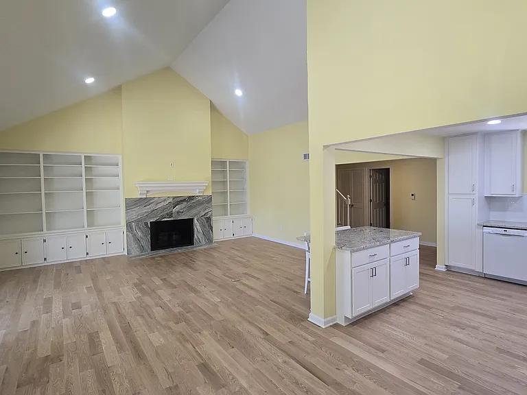 Vaulted Ceilings & Open Floor Plan
