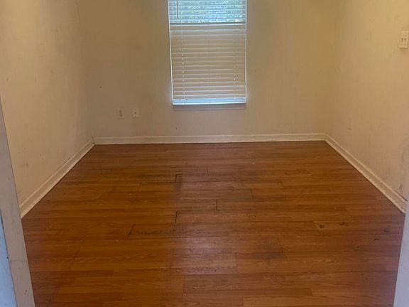 4th image of 3009 Harris Mill Dr