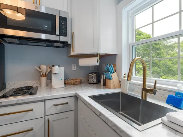 6 Sunset Dr, Old Orchard Beach, ME 04064