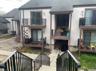 10182 Dell Pl, Stanhope, NJ 07874