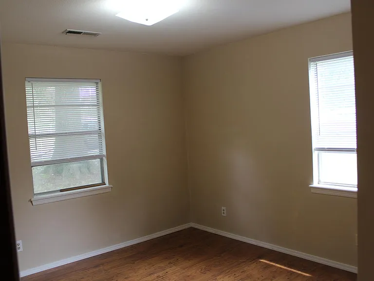 811 Linda St — Photo 3