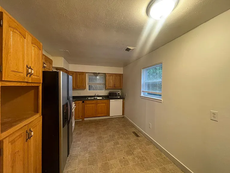 1507 W Phelps St — Photo 6