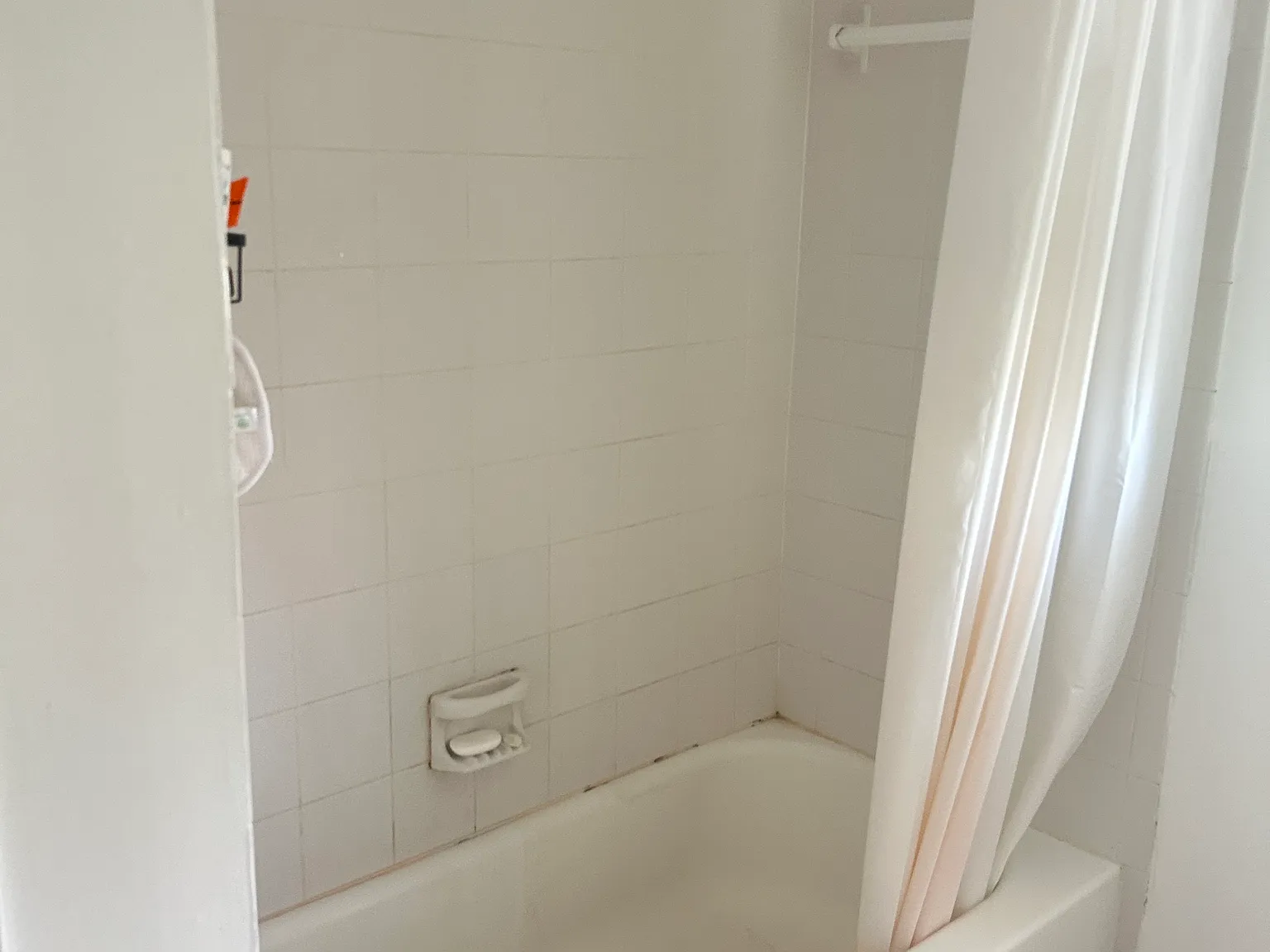 4 bed, 1966 sqft, $4,500 — Photo 2