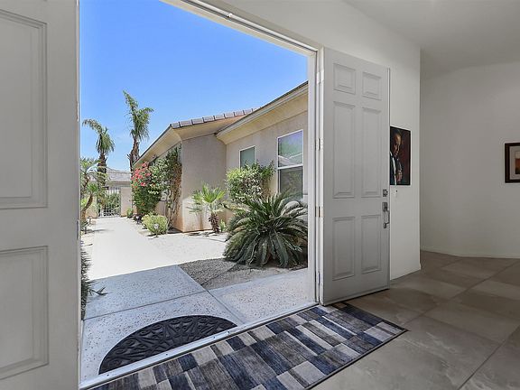 4th image of 15 Provence Way