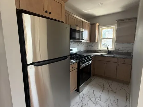 21 Jones St, Fall River, MA 02720