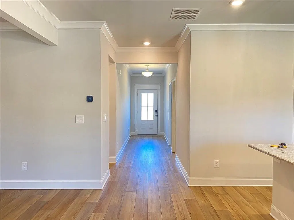 4 bed, 3.0 bath, 2252 sqft, $2,695 — Photo 2