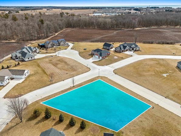 302 MOSIE COURT, Manitowoc, WI 54220