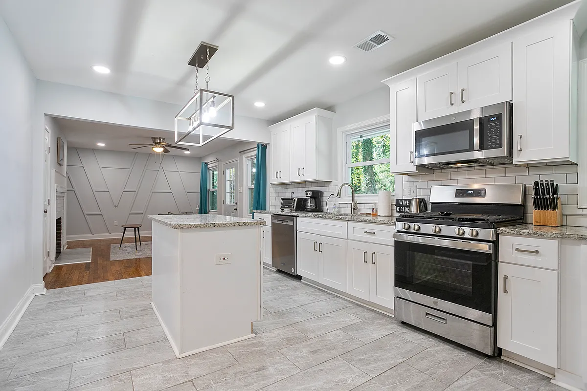 Building Photo - 515 Lynhurst Dr SW