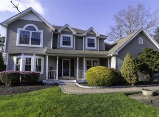 1 Millford Ct, Ridge, NY 11961