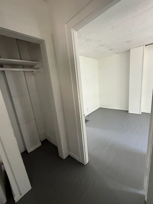 2 bed, 1.0 bath, 900 sqft, $1,050 — Photo 3