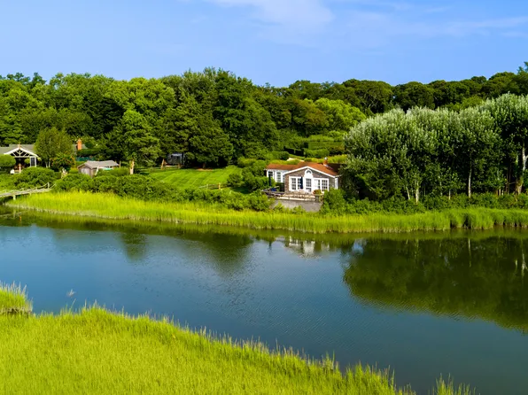 62 Hidden Cove Ct, Southampton, NY 11968