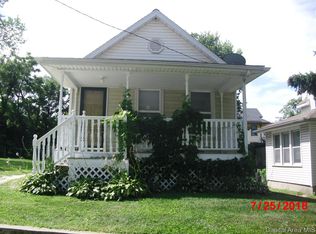 422 E North St, Galesburg, IL 61401