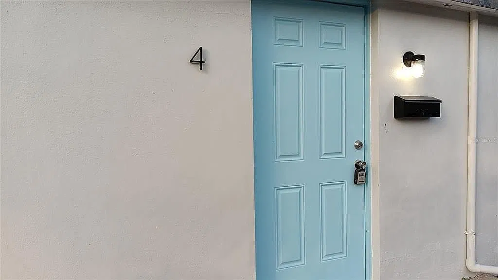 1 bed, 1.0 bath, 550 sqft, $1,300 — Photo 1