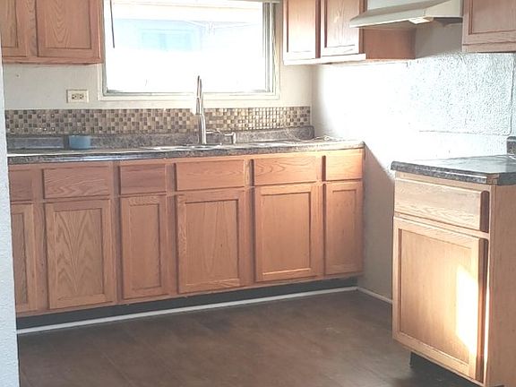 2nd image of 1700 Campbell St #A